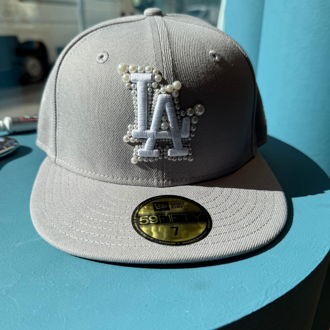 Sådan fjerner du lim fra din kasket