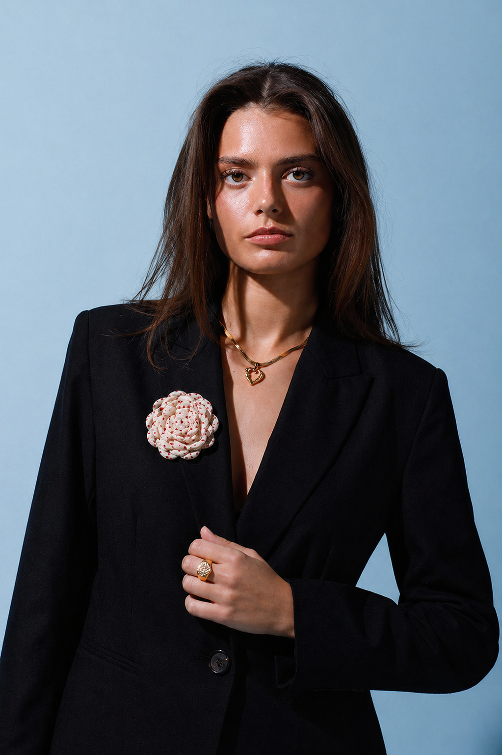 Blomst med hjerter, broche