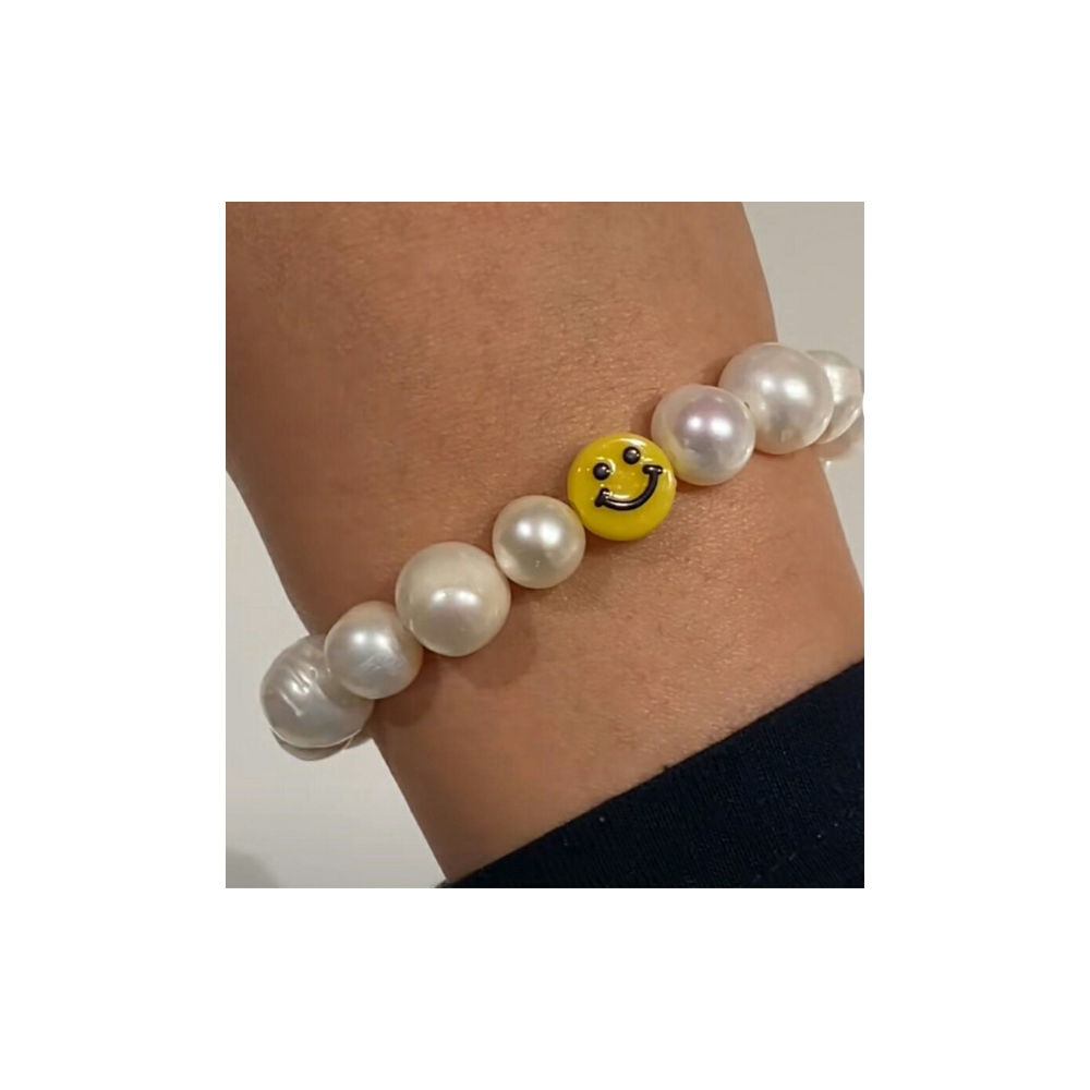 DIY Tutorial 〰️ How to make a freshwater bracelet with smiley〰️ www.meandmybox.com